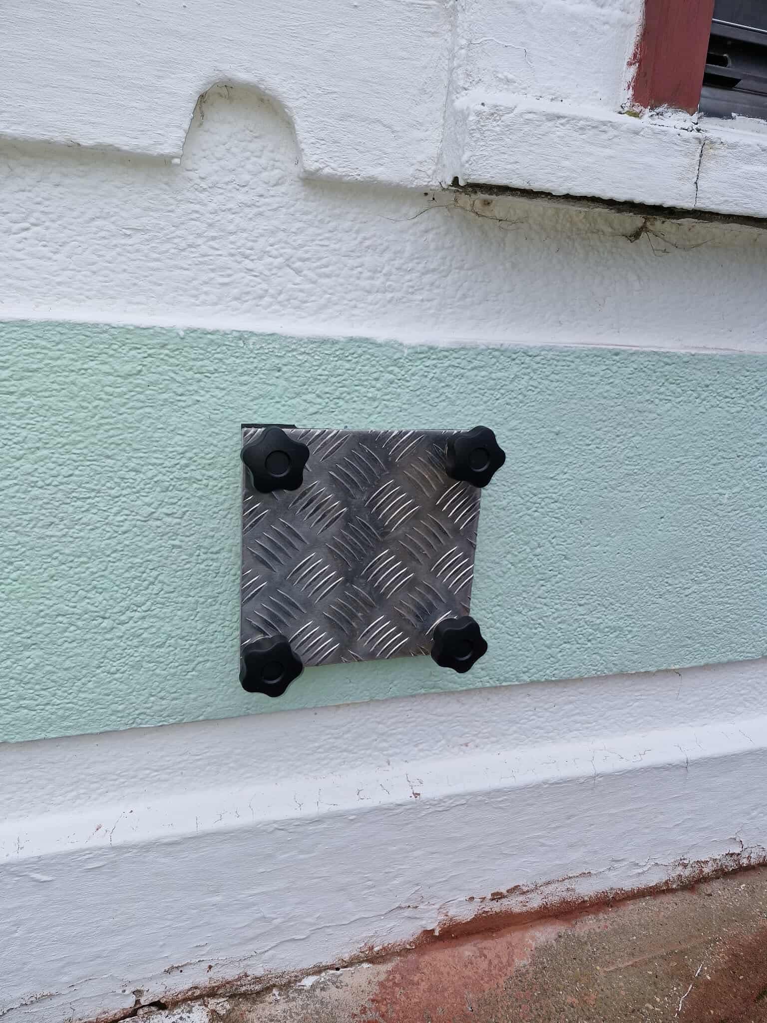 Obturateur sur-mesure pour grille de ventilation ou soupirail - réalisation 4
