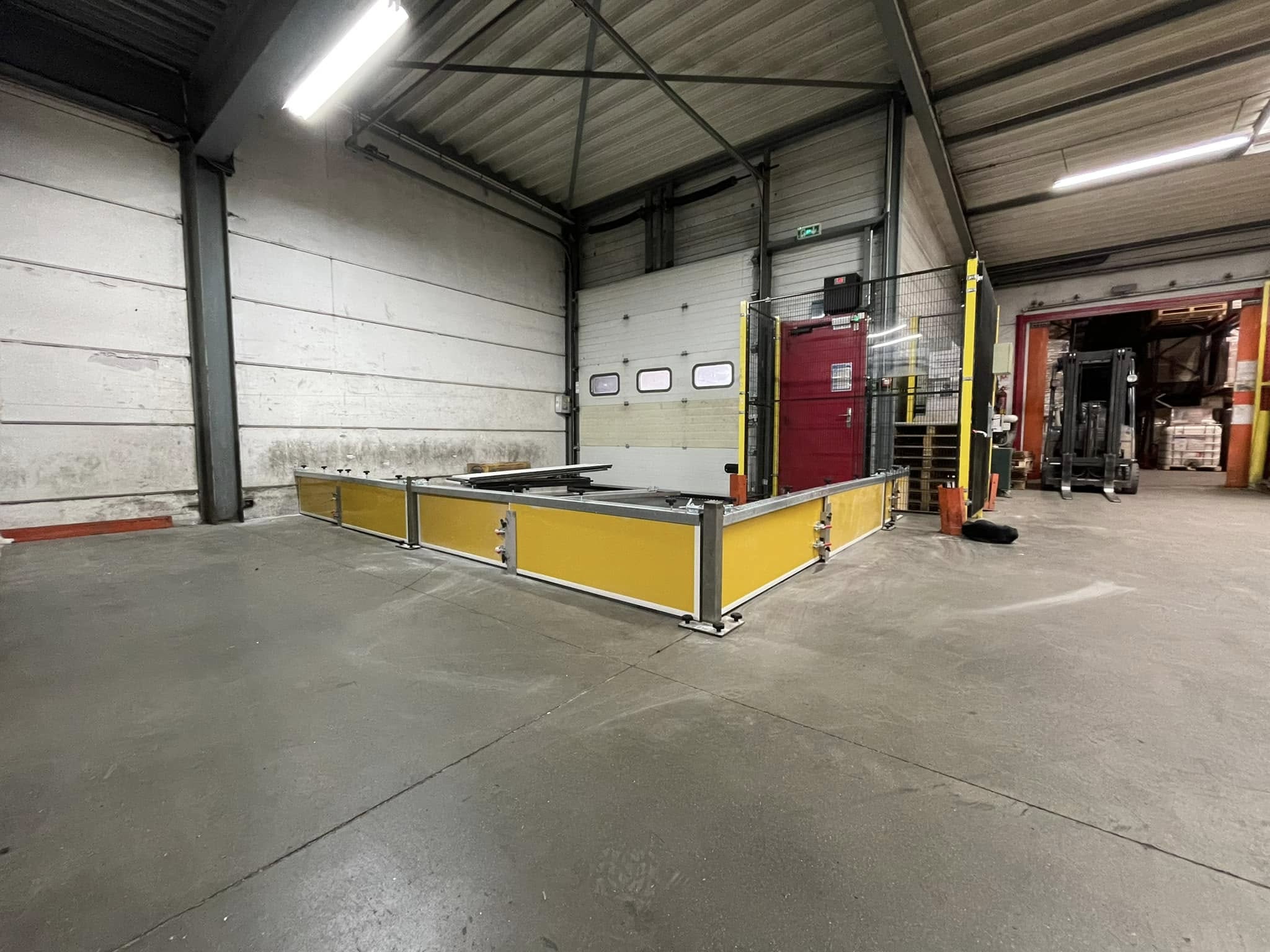 Batardeau modèle industriel sur un accès de bâtiment