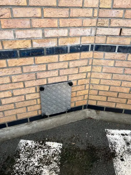 Obturateur sur-mesure pour grille de ventilation ou soupirail - réalisation 7